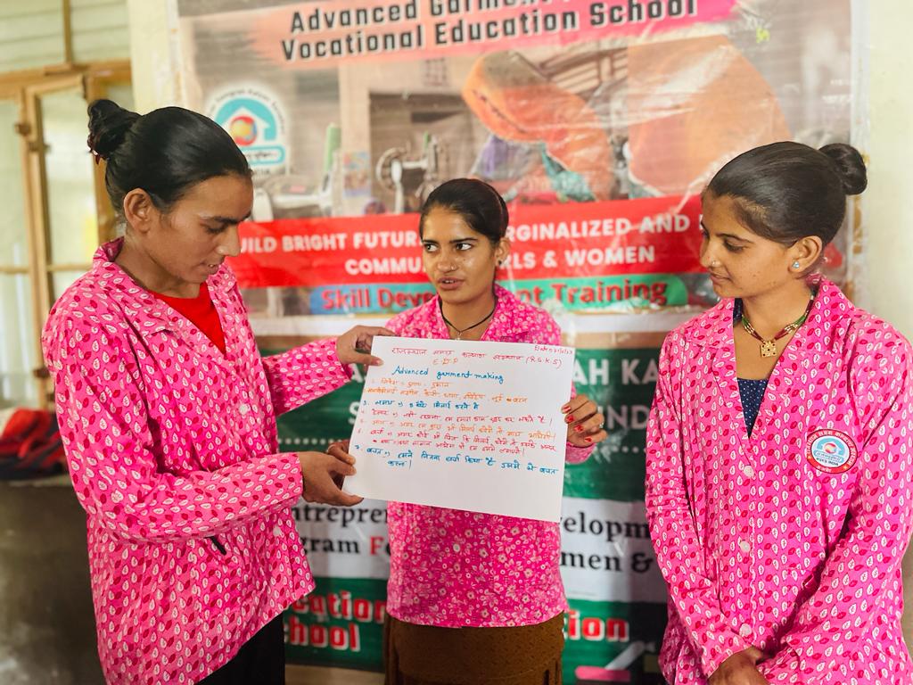 RSKSINDIA's tweet photo. Sewing training at rural areas!!!
RSKS team members organised sewing training in rural areas in which girls and women were participated. In this training, team members explained about the EDP, various games were played and files were also given to all.
#rsks #training #EDP #games #rsksindia
