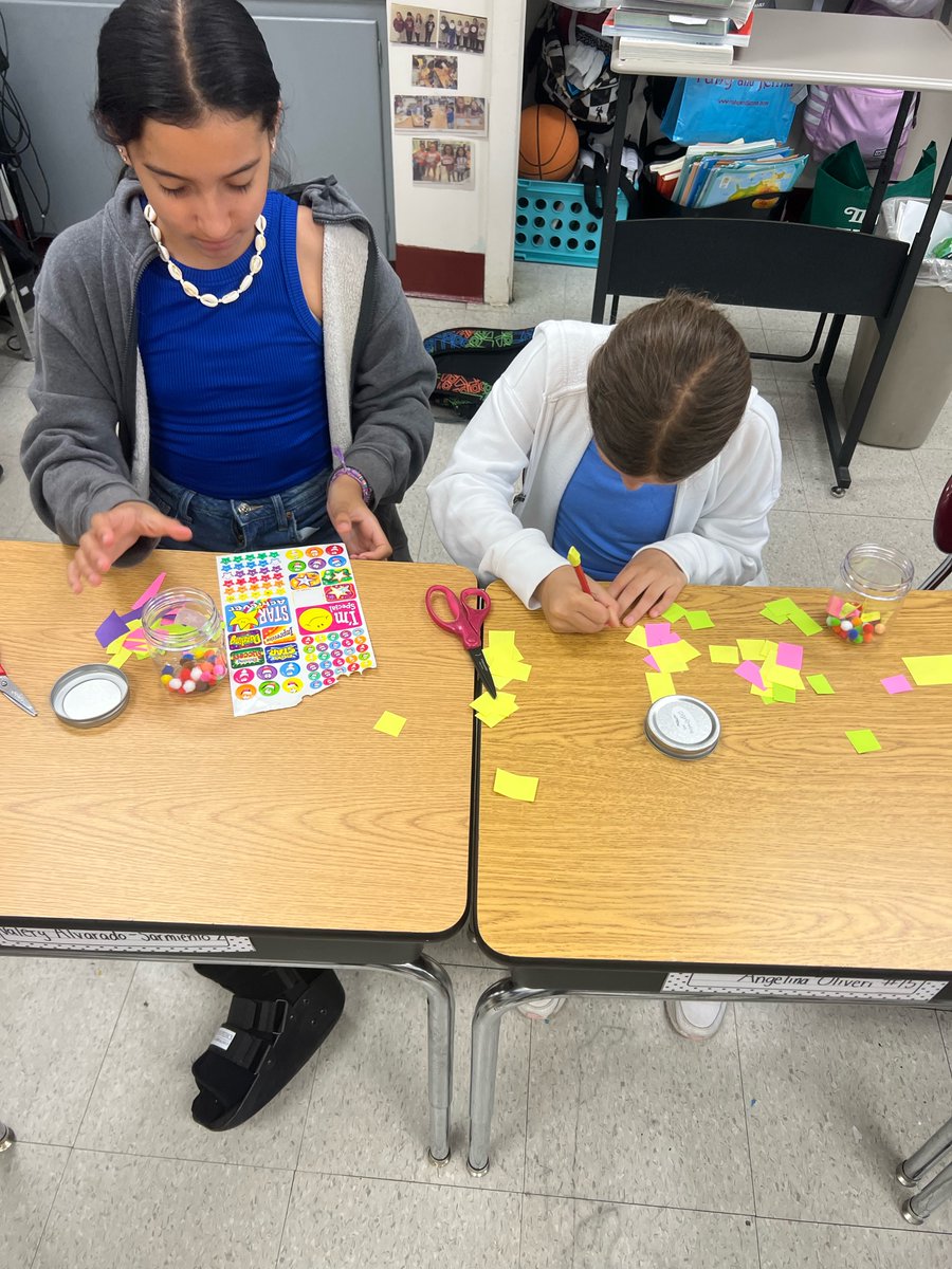 RpMidland's tweet photo. Ms. Mizzoni's 4th Grade made memory jars to forever remember their 2022-2023 school year! https://t.co/hARYn2h8Oj