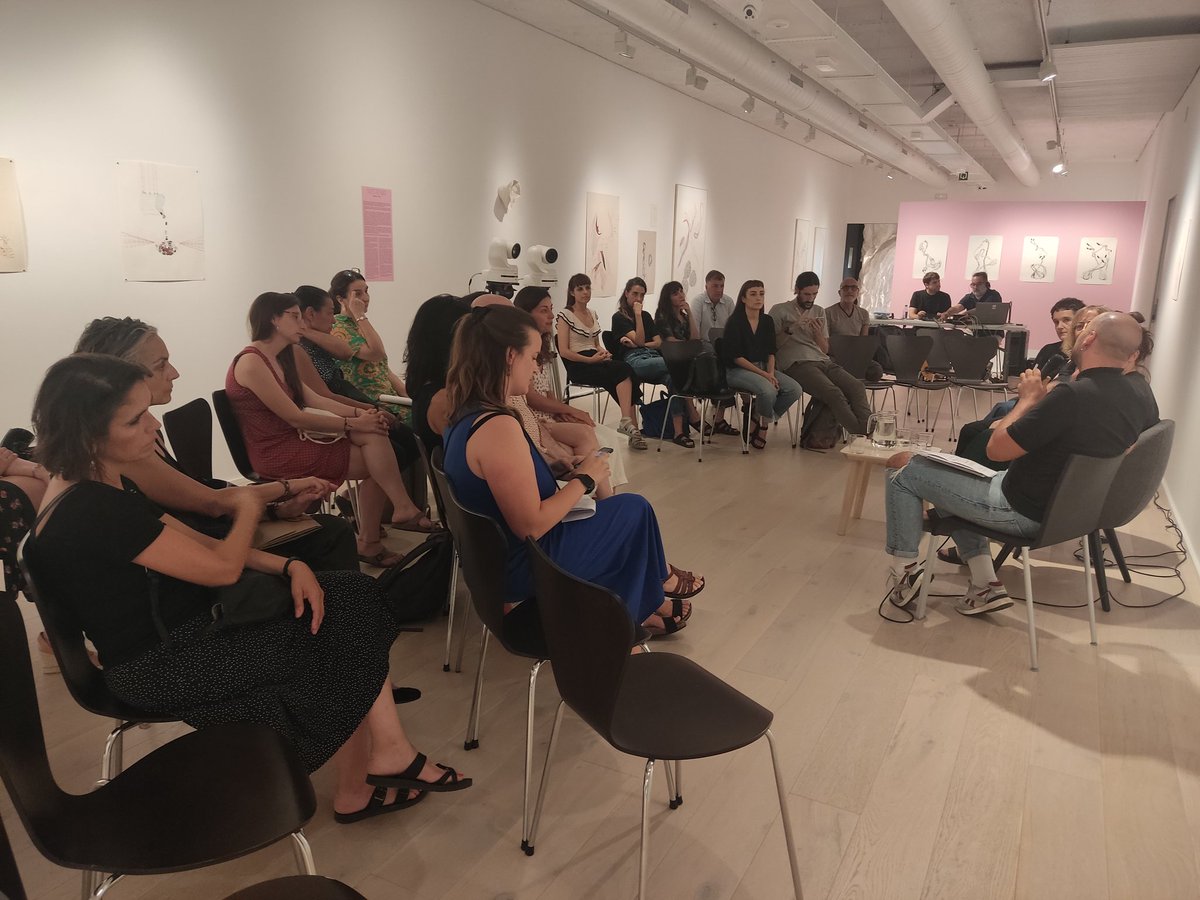 ExperimentemART's tweet photo. iniciem la tertúlia
d' #espaisc
Set-cents trenta dies de residència a l’#escola amb Neus Frigola, Regina Giménez i
@rosallop
modera @DanielGasol
#ExperimentemamblArt
a la @FundacioSunol
@bcncultura
@consorciedubcn
@UABBarcelona
#culturaieducaciobcn #artiescola #artieducació https://t.co/qDyKZL9R6d