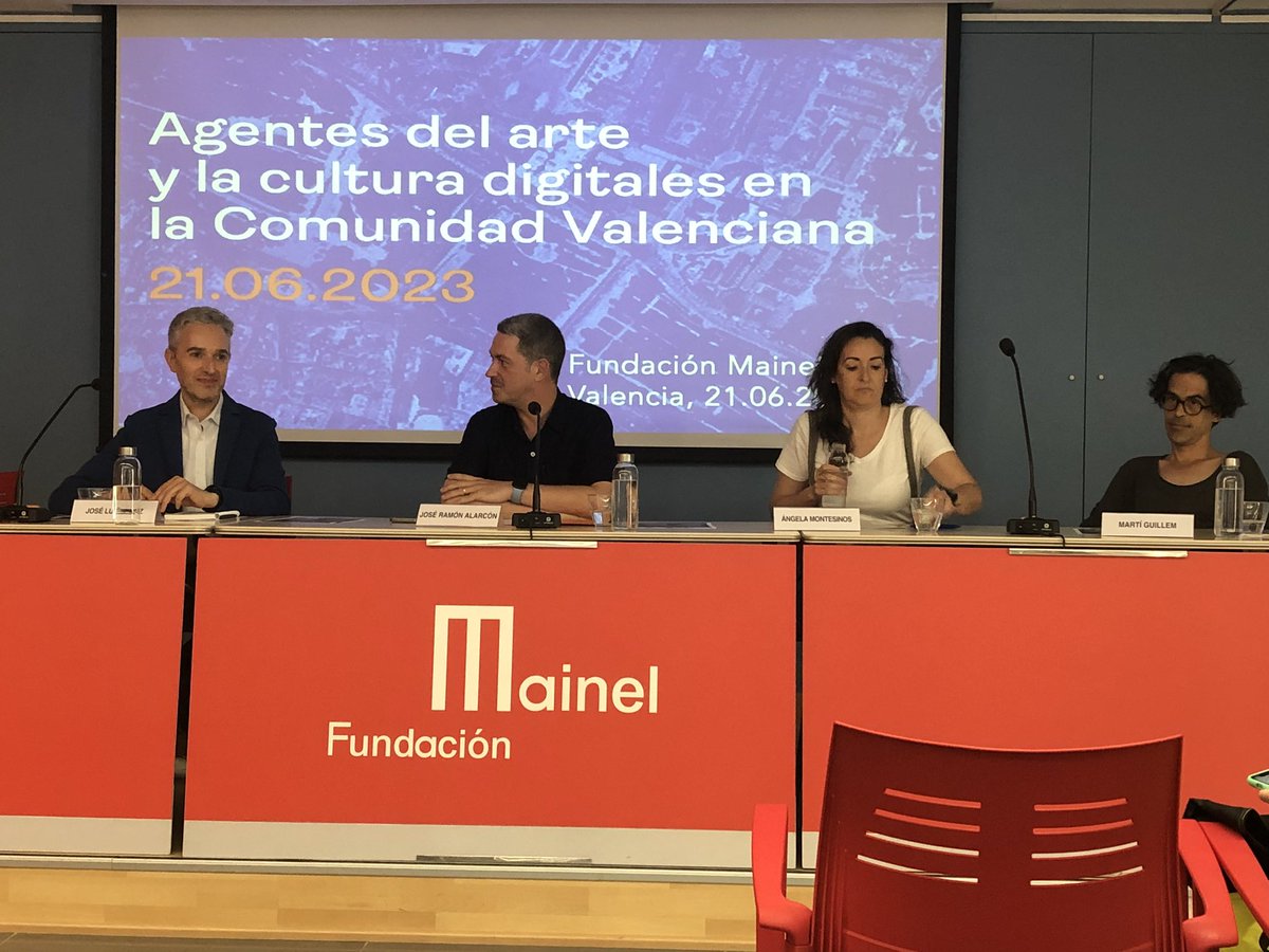 mariapazmarques's tweet photo. Aquí estamos en @FundacionMainel a escuchando a Angela Montesinos hablando de @VolumensFest con videos de las diferentes ediciones de sus #festival en #Valencia en espacios como @centredelcarme 
@LasNaves @CACiencies https://t.co/IHR3EPNOvr