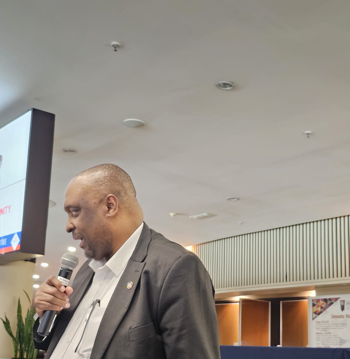 Dr Ndjeka: Civil society can work with the state in order to improve health outcomes (including helping improve casefinding). It's worrying that only 30% of people who were texted received the texts. This includes miners... even though data on the extent is scant. #SAAIDS2023