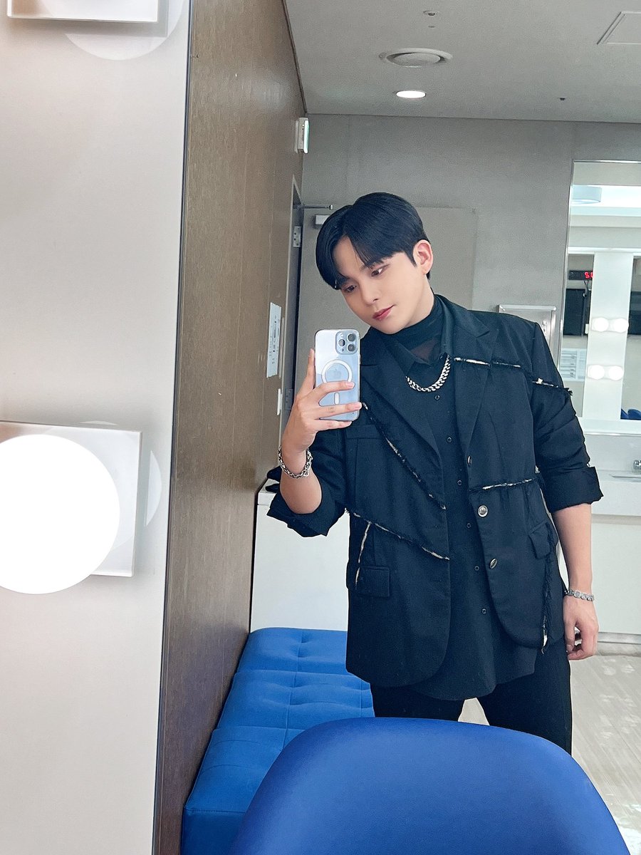 BproofRose's tweet image. Anyway here's my contribution to #ATSD as a blue-haired white person 🙄
Be f*cking kind to people, it's not that hard!
#ATEEZ #ATINY #ATINYSELCA
#ATINYSELCADAY #JONGHO #에이티즈 #최종호