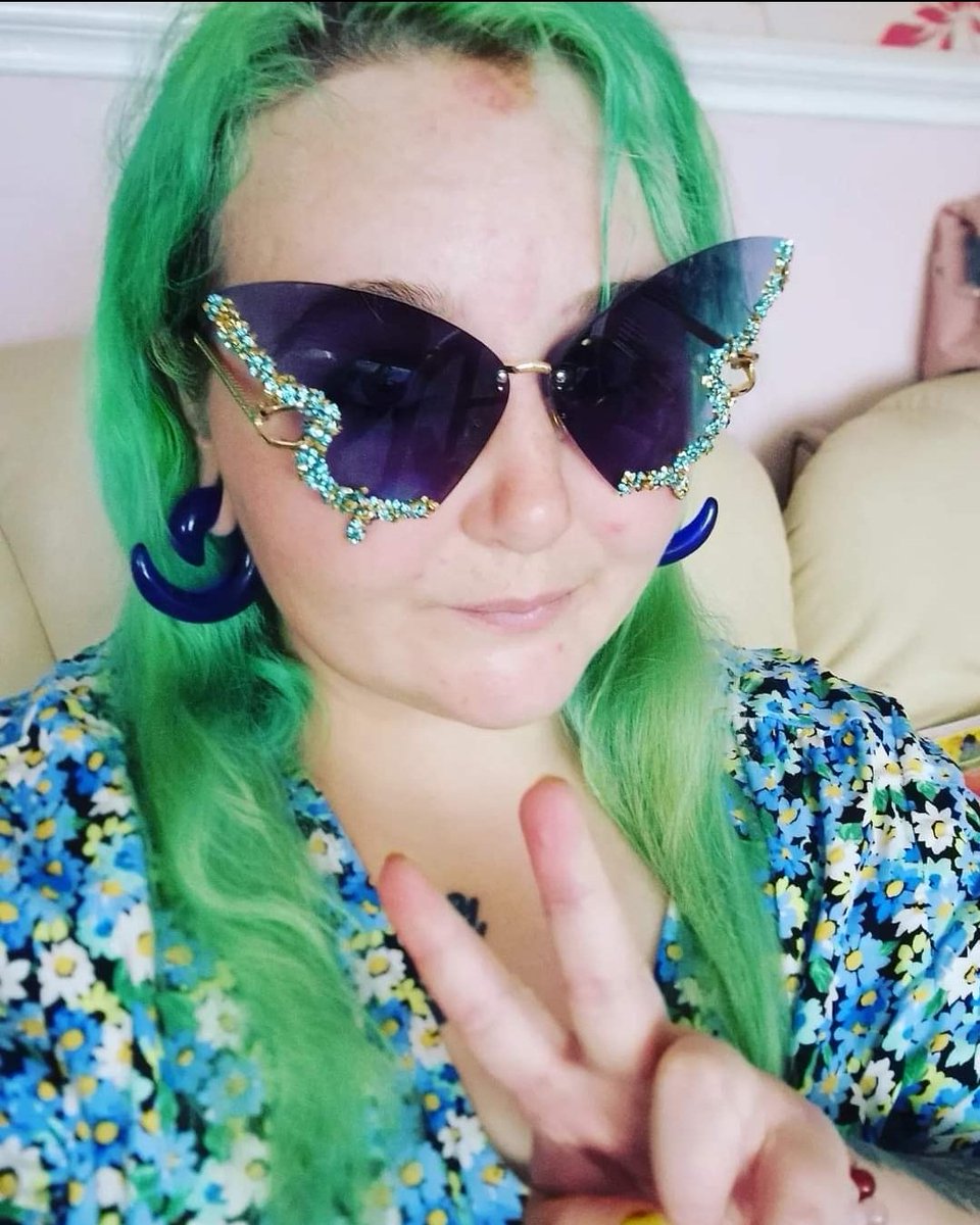 SerpentEmpress_'s tweet image. Hi everyone! Ward review went well today and I've been discharged home! I'm so happy to be home! Gardening will resume tomorrow. I'm so so happy 😁 #discharged