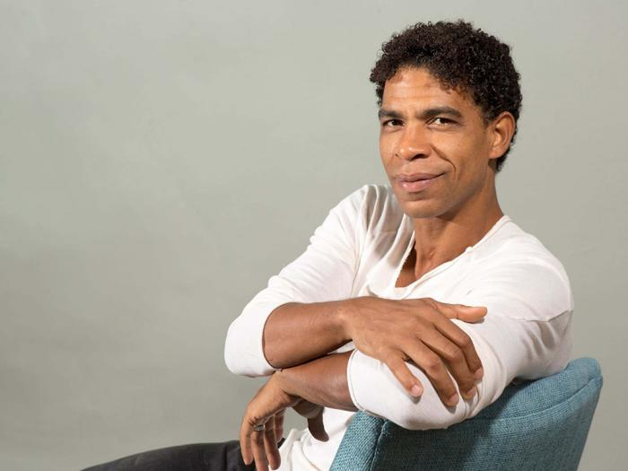 Carlos Acosta, vencedor.Este 2 de junio festeja sus 50 años el bailarín Carlos Yunior Acosta Quesada, uno de los más grandes aportes de Cuba a la danza clásica universal.
