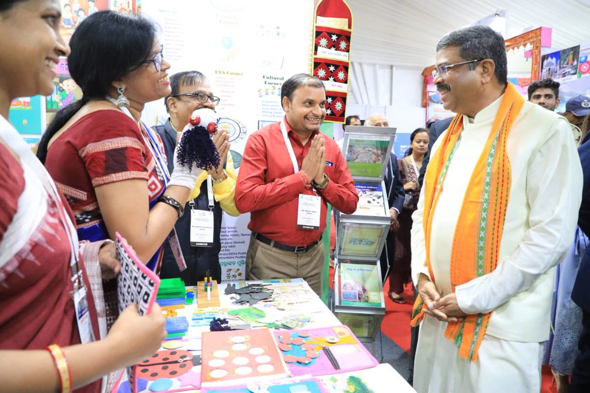 dpradhanbjp's tweet photo. Great insights on best practices of FLN & future of education at the Foundational Literacy & Numeracy Exhibition on the sidelines of #4thEdWG & Education Ministers’ Meeting in Pune. 

Happy to see state governments, social organisations, think tanks and corporates exhibit innovative toy, activity, play and music-based ways to universalise socio-emotional skills, critical thinking,  problem-solving skills and numeracy skills in children.