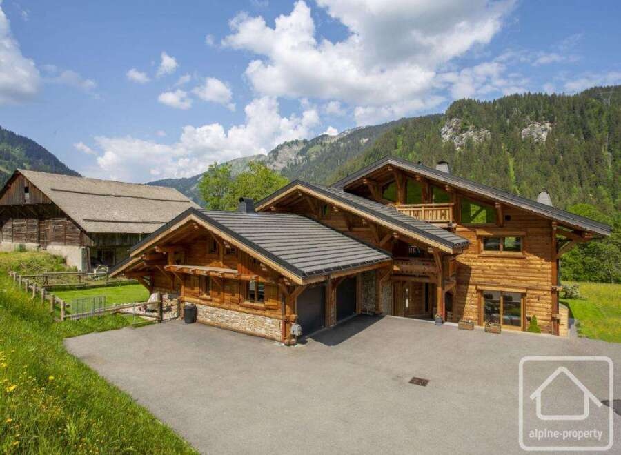 Chatel, France
2,750,000 EUR
5 bed
✔ Dream chalet
✔ Great condition
✔ Modern and traditional style

snowonly.com/france/chatel/…
#snowonly #skiproperty #mountainretreat #skihome #skiresidence #vacationhome #skiinglife #mountainliving #snowlife