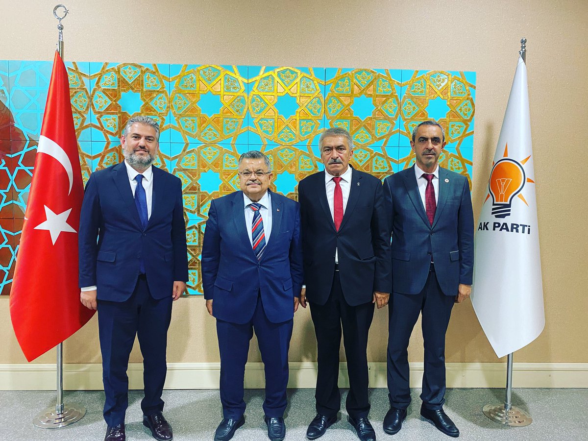 Gölpazarı Belediye başkanımız Hayri SÜER, İlçe başkanımız Oktay KARCI, İl genel meclis üyemiz Mustafa ÖZKAN Ak Parti genel merkezimizde nezaket ziyaretinde bulundular ziyaretleri sebebiyle teşekkür ediyorum.