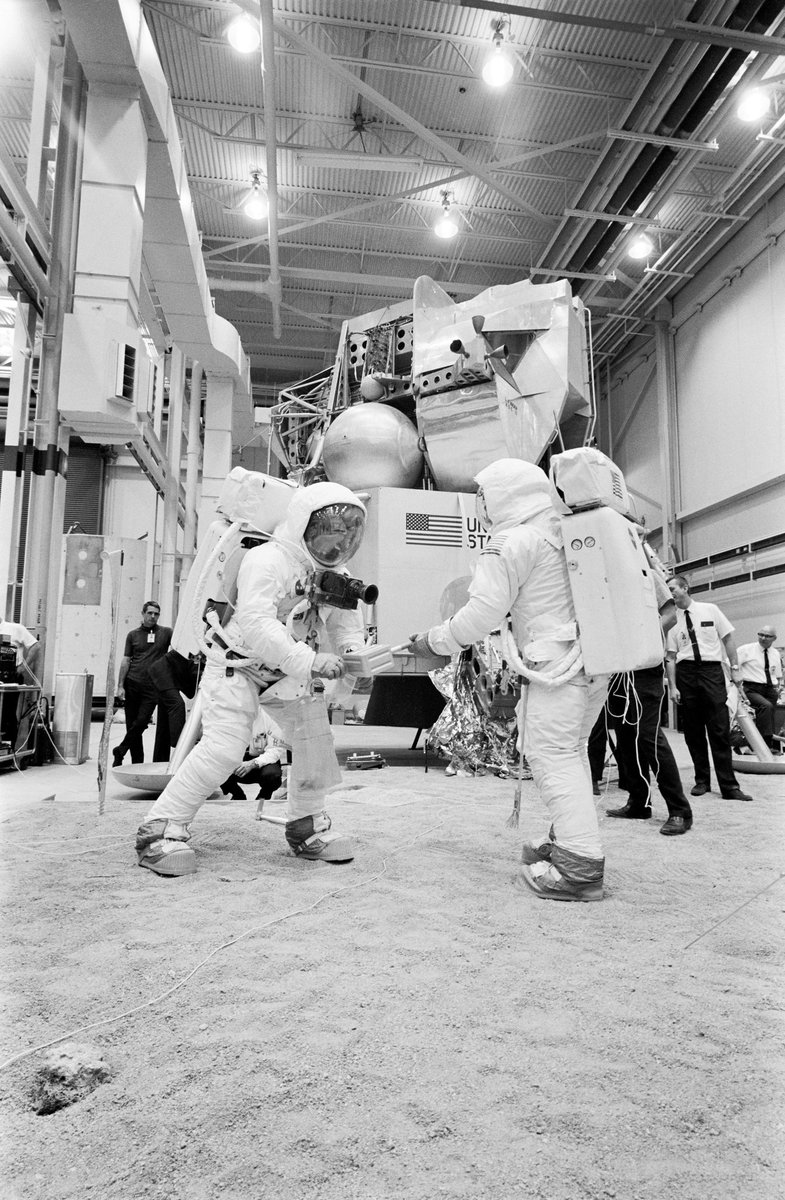 moonshotbot's tweet photo. 🌘🚀🚀
Apollo 11 training / simulation

(detailed description unavailable)
🌗🌚🌙
 https://t.co/4y8f0YdyzW https://t.co/KdCh6XIS2p