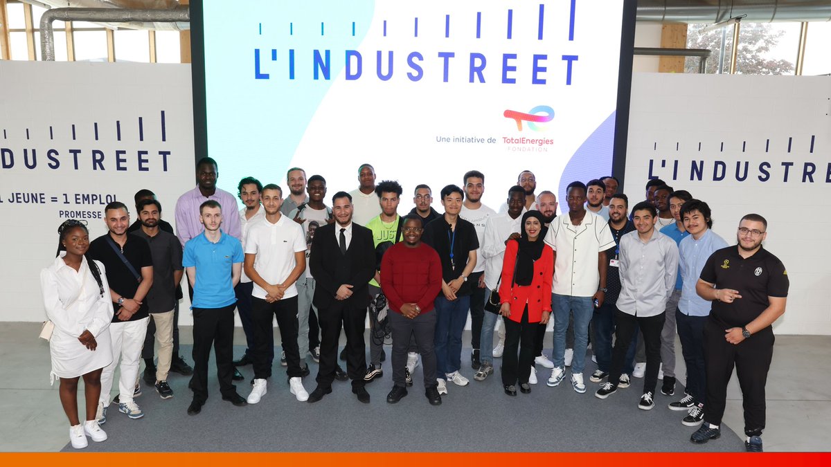 🎶🥳 Music at <a href="/lindustreet/">L'Industreet</a> to celebrate the milestone of 100 young graduates. Congratulations to the 33 #young students who were awarded their professional certification today. We wish them every success in their future working life!