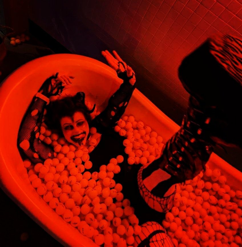 spookyusagi's tweet image. When in doubt, freak em out 🔥🤡🔥 #awesomecon #awesomecon2023 #goth #gothgoth #demonia #clown