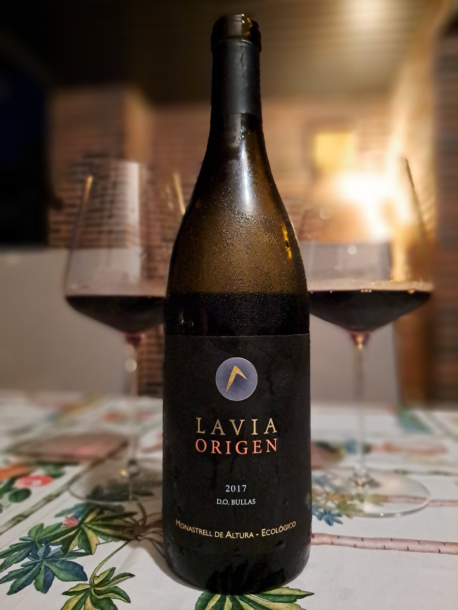 trentarruno's tweet photo. Día 171
Un día, un vi
Lavia Origen 2017
Monastrell
Bullas
.
.
@MGWines_Group
@mcruarua1
@RacodAnna
.
.
#dia171 #undiaunvi #racodanna #campdelx #monastrell #bullas #ventadelpino #cehegin https://t.co/FWxhpBaF4R