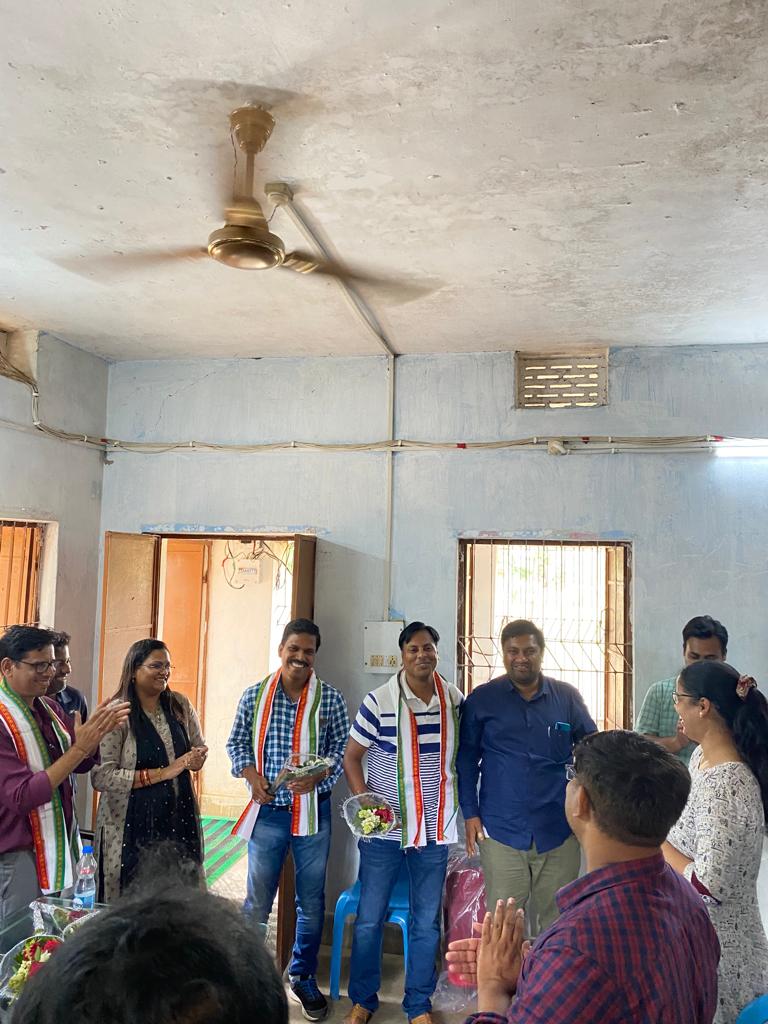 OvsaKandhamal's tweet photo. All vets of Kandhamal whole heartedly welcome newly joined OVS officers in the district. 💐💐#OVSA https://t.co/vs56Sz2Tyv