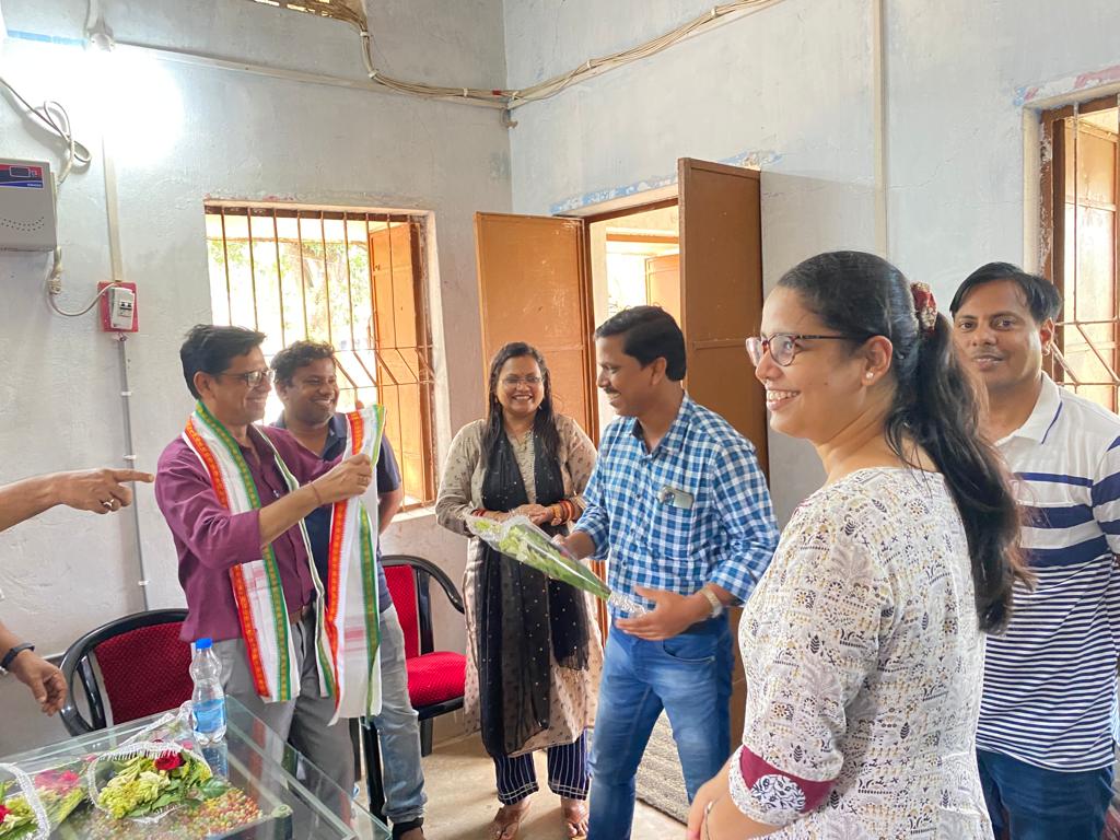 OvsaKandhamal's tweet photo. All vets of Kandhamal whole heartedly welcome newly joined OVS officers in the district. 💐💐#OVSA https://t.co/vs56Sz2Tyv