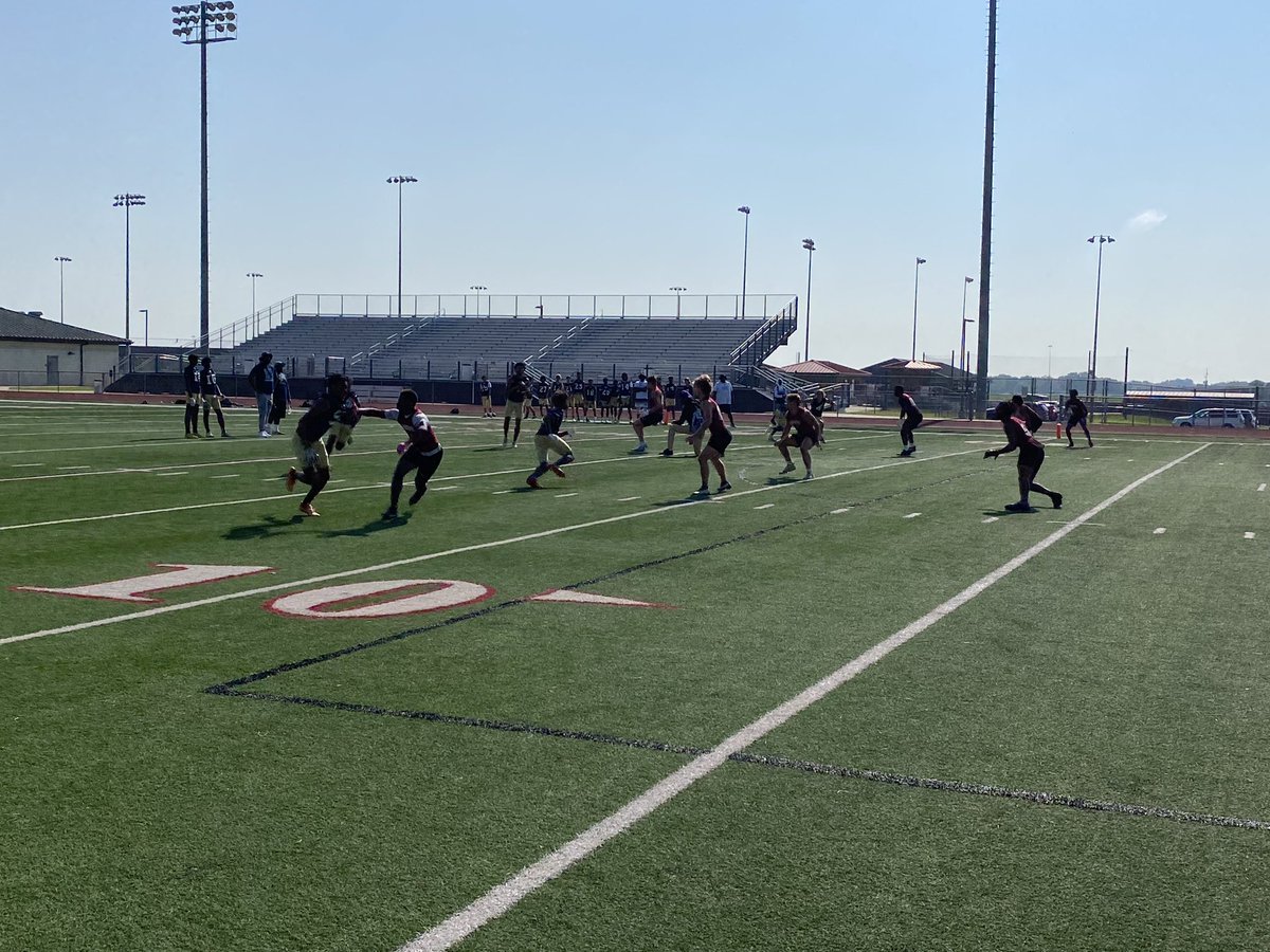 Thanks to @MortonPanthers for coming over for some 7on7 work this morning #gomavs