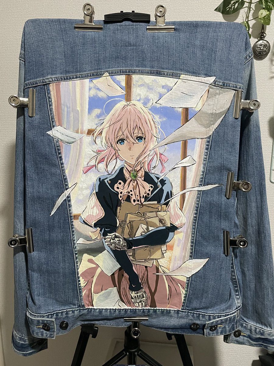 marivickiandi's tweet photo. Hi everyone👋 I decided to keep challenging myself, so I painted this illustration on a jacket! 💙✨
I’m on my way to improve 💪 
I like the result 💜
#customjacket #handpainted #violetEvergarden #手描き #ヴァイオレット・エヴァーガーデン #購入品 #アニメ https://t.co/wxBQn1bUlg