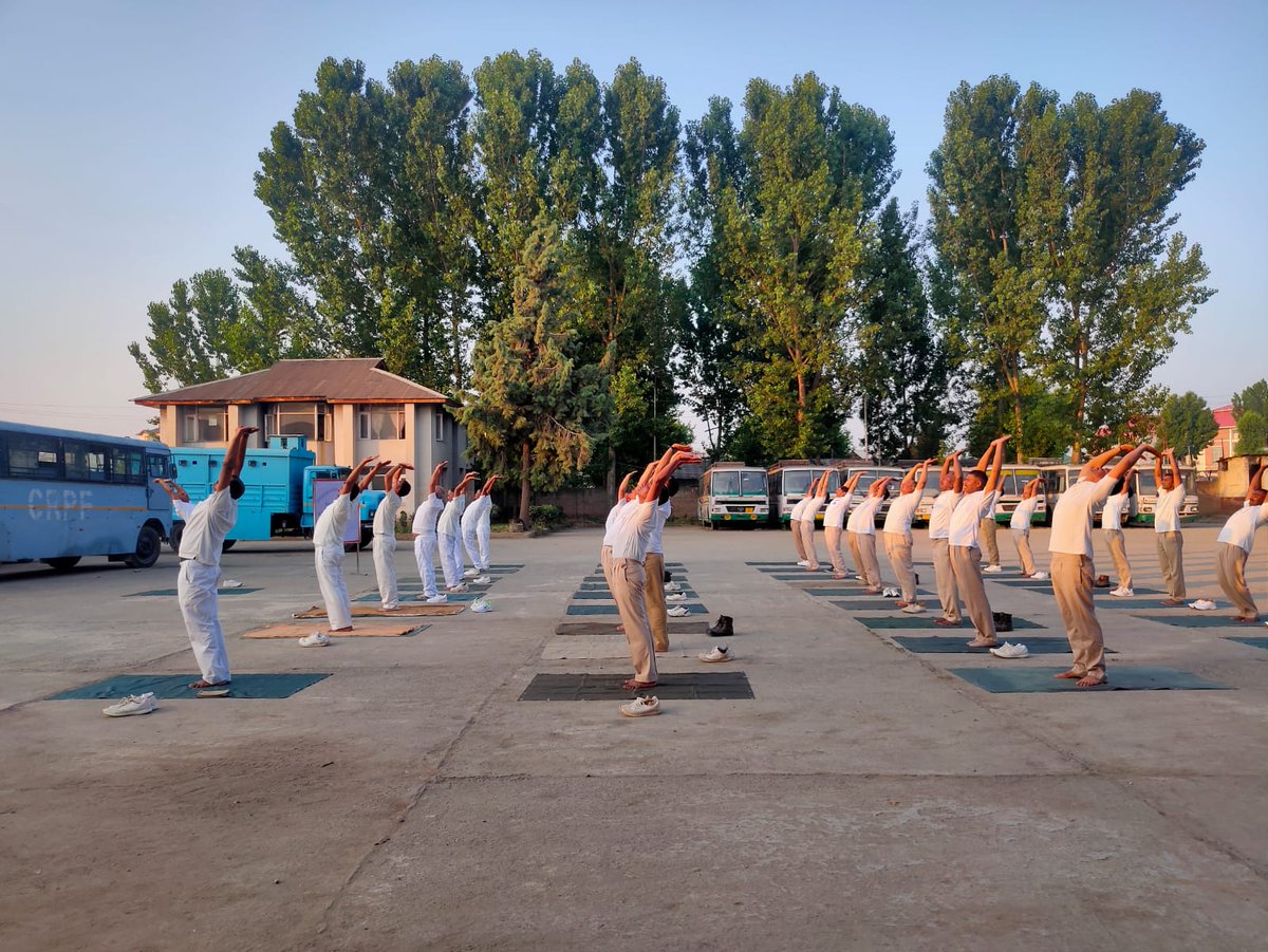 73BNCRPF's tweet photo. IDY-2023
Yoga for vasudev kutumbkam
Alway practise yoga wherever you are. 73bn CRPF personnel doing same on the occasion irrespective of location.
Keep self and others relaxed in harmony with universal forces through yoga. https://t.co/ddCiTnqnxG
