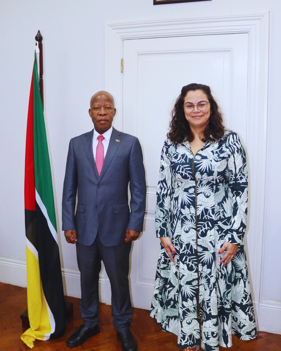 marcarols's tweet photo. Foi uma honra e privilégio termos sido esta Quarta-feira recebidos em audiência por S. Excª Dr Adelino Muchanga, Venerando Presidente do Tribunal Supremo,  de quem a World Vision-Moçambique é parceira. https://t.co/XeOXUMphjt