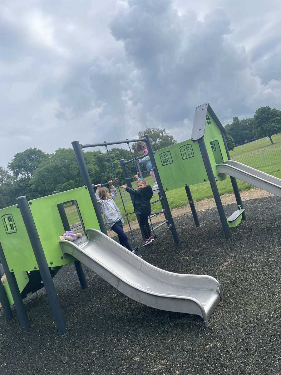 MrsL_Young's tweet photo. We had great fun at the Teddy Bears Picnic today @Mrs_MorganP1 @missthomson_P1 @GreenhillPS https://t.co/tTVJo7tZOe
