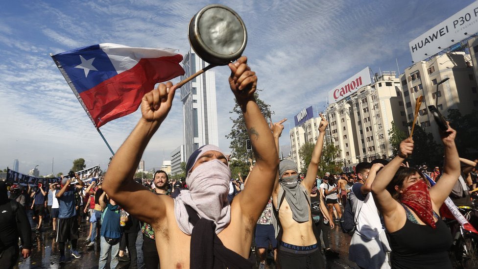 No sorprende la declaración de la CPC en cuanto a rechazar cualquier Reforma Tributaria. Hay que fomentar el crecimiento e inversión. Su egoísmo no percibe el riesgo de no pagar la DEUDA SOCIAL. Si Chile no invierte en Paz Social el clima de inseguridad será irrespirable.