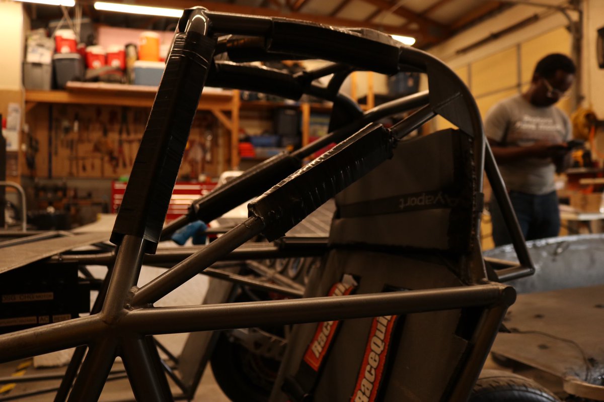 prinsolar's tweet photo. The solar car is ready for assembly and some time on the road before the big race in Topeka, Kansas from June 17 - July 2.

#principiacollege #solarcar #principiacollegesolarcar #formulasun #topekakansas #solarcarrace #formulasungrandprix https://t.co/PnXQyEXbb8