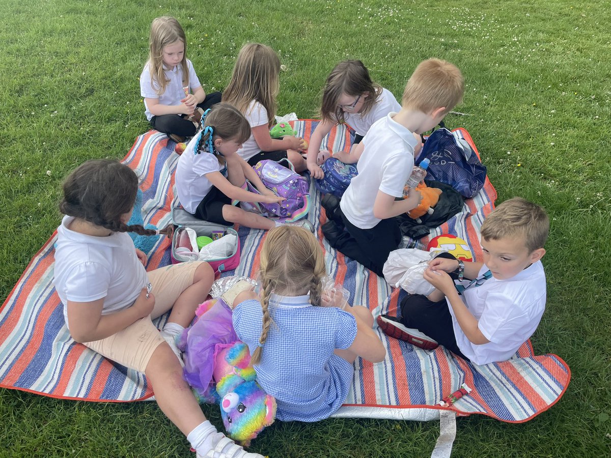 MrsL_Young's tweet photo. We had great fun at the Teddy Bears Picnic today @Mrs_MorganP1 @missthomson_P1 @GreenhillPS https://t.co/bPlCGme7dt
