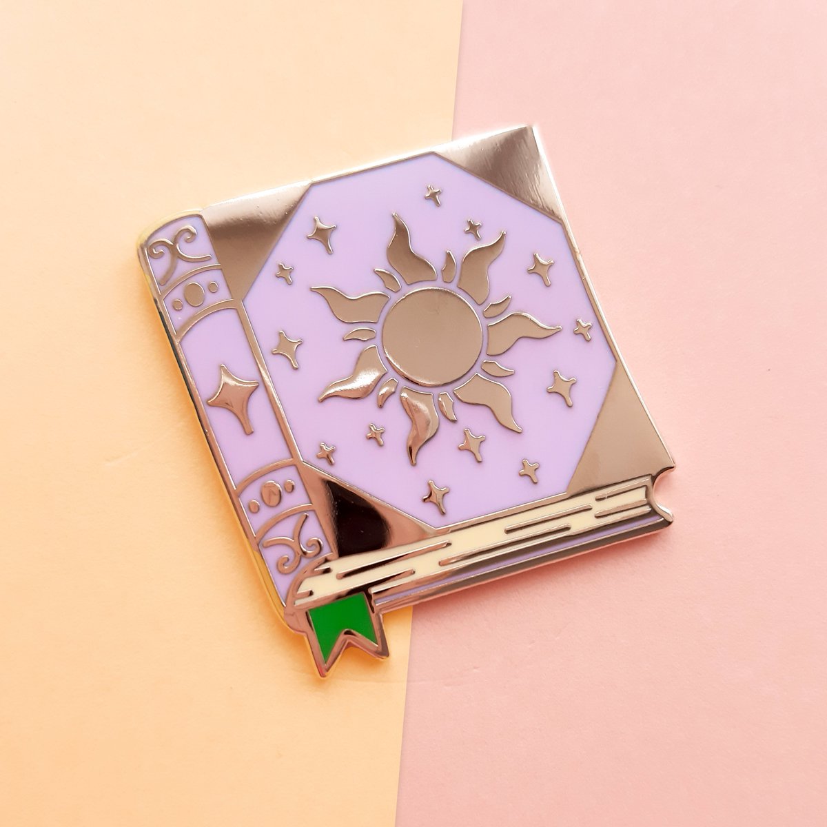 PumpkinQueenPin's tweet photo. Once Upon a Time... 📖🏰⭐️

Share your favourite fairy tale with my Storybook Pin Series for sale on #etsy 🧡

https://t.co/kvIk38543N? https://t.co/dJ0C5tlOZ5