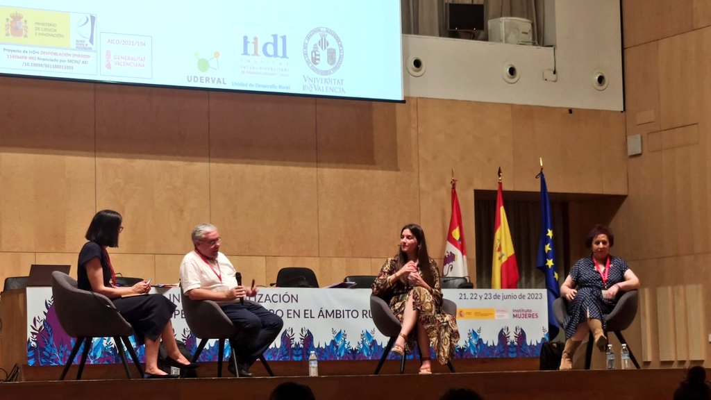 Negueda_Usal's tweet photo. #MujerRuralUsal🌾

🔵 MESA REDONDA VI. 
La universidad pública al servicio de los territorios rurales y la igualdad de género: perspectiva comparada. https://t.co/FeKikXQG4j