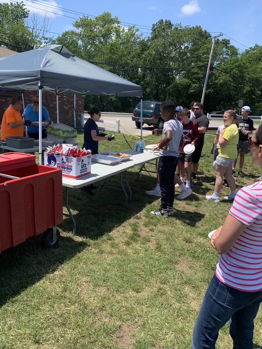 DedhamPD's tweet photo. Great day for the annual 8th Grade Cookout at Memorial Field.  SRO’s Jenkins, Cronin and Ruby are in attendance to congratulate and wish this years graduating 8th grade students well as they move on to high school#gofidog ⁦@DedhamMS⁩ https://t.co/5gPn5N7Y6H