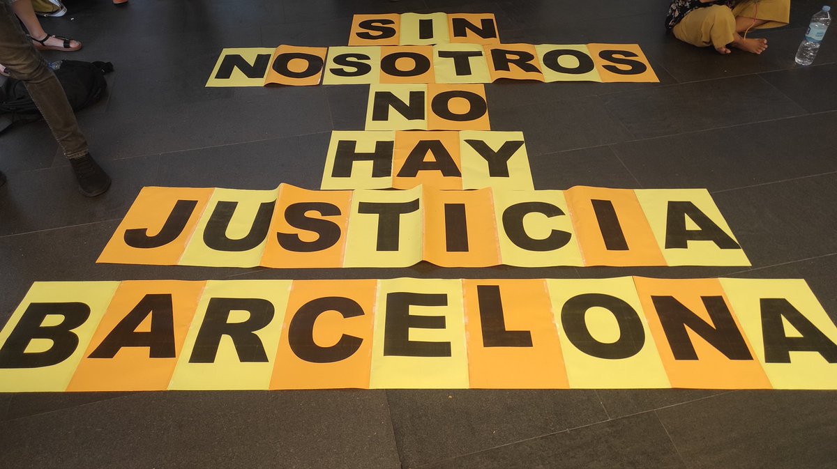 Encierro funcionarios/as en la Ciudad de la Justicia de Barcelona. #HuelgaEnJusticia #HuelgaJusticia #huelgafuncionariosdejusticia #HuelgaJusticia65Dias #Barcelona #CiudaddelaJusticia