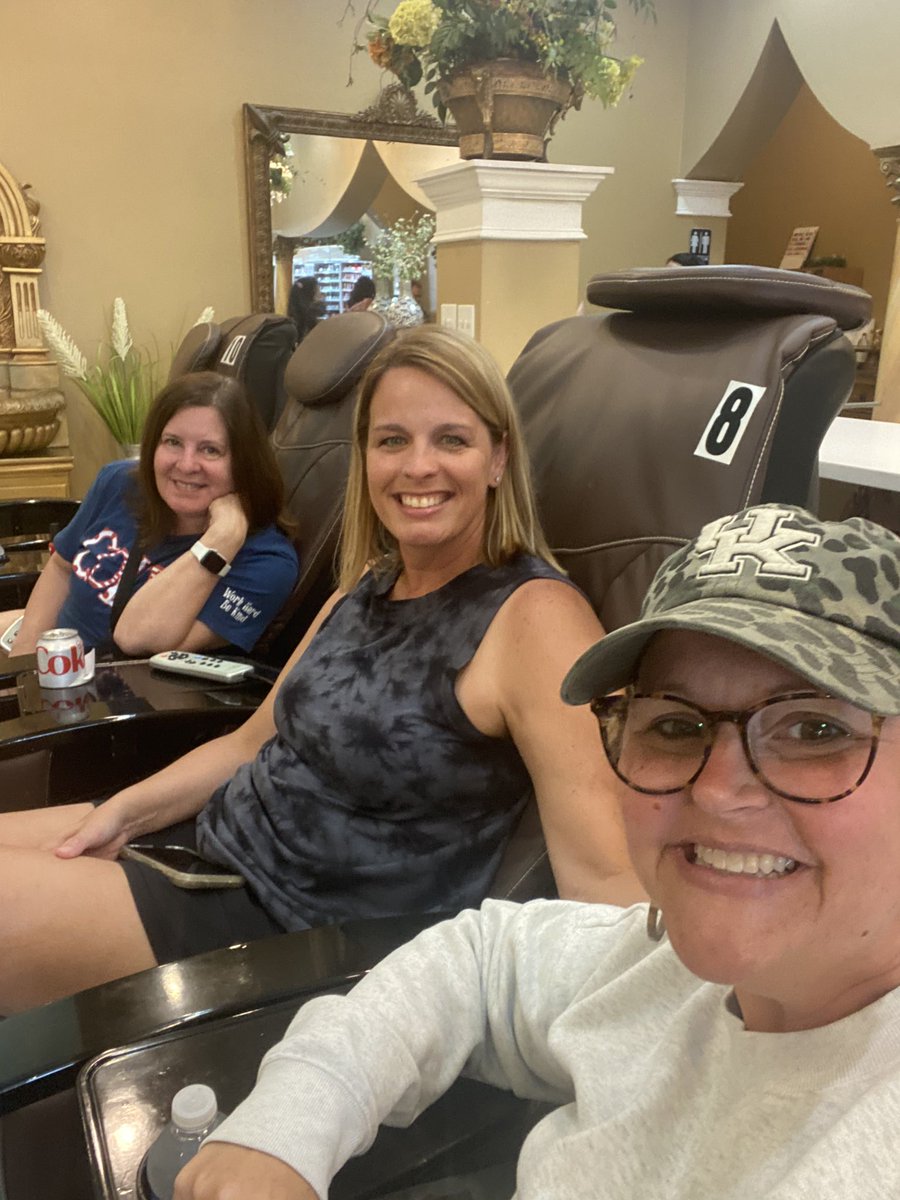 BONUS selfie 🤳 

A little self care with my favorite gals! #selfcareselfie

#bonusselfie
#dolphindaysofsummer
<a href="/DixieMagnet/">DixieMagnetElementary</a>