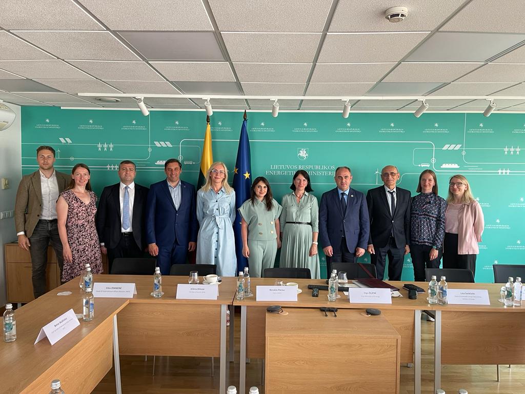 Gnerc_'s tweet photo. Davit Narmania, the Chairman of the @Gnerc_ had discussions with the Deputy Minister of Energy of Lithuania, Inga Žilienė 🇱🇹 🇬🇪 deliberated issues of diversification of the energy sector and energy regulation
https://t.co/Z9ReMAJ6Fd https://t.co/s9MxMuHkhs