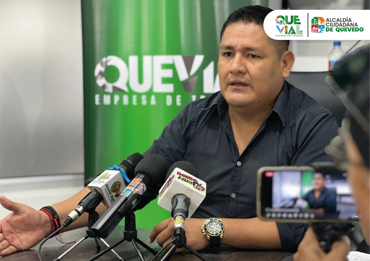 QUEVIAL_EP's tweet photo. Ing. Oscar Gallarado Toapanta, Gerente General, atendió a los medios de comunicación para dialogar sobre los proyectos viales futuros y los avances en procesos actuales. 

¡Seguridad Vial Ciudadana! https://t.co/ELwkihMgLP