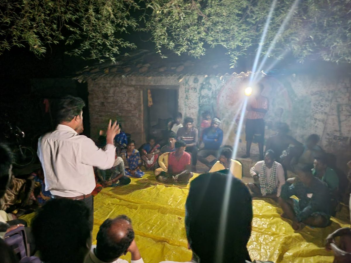 bsp_odisha's tweet photo. #Bsp fact finding team under the Leadership of #AdvBibhutiBhushan the #Balangir Lok Sabha Pravari along with other senior party leaders at #Khalipali, #Muribahal,Balangir to conduct a report on the death of atrocity victim #GunanidhiBag . https://t.co/hvbIx6s5vv