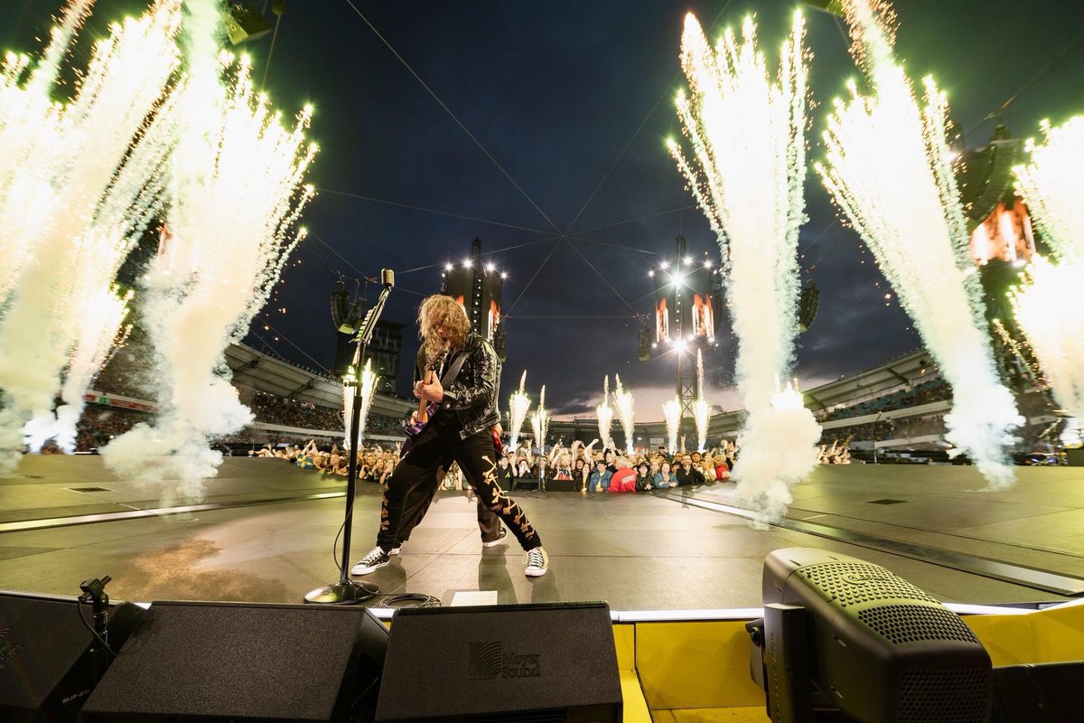 MetSince1981's tweet photo. 📸 @Metallica: Presentación en el Ullevi Stadium de Gothenburg, Suecia 🇸🇪 18 de Junio 2023. Tour: M72 World Tour’23.
#Metallica #M72Gothenburg #Gothenburg #M72WorldTour #M72 #NoRepeatWeekend #Album72Seasons #FifthMember #MetFans #MetFamily #METALLICASince1981 https://t.co/oOU2lSieFT