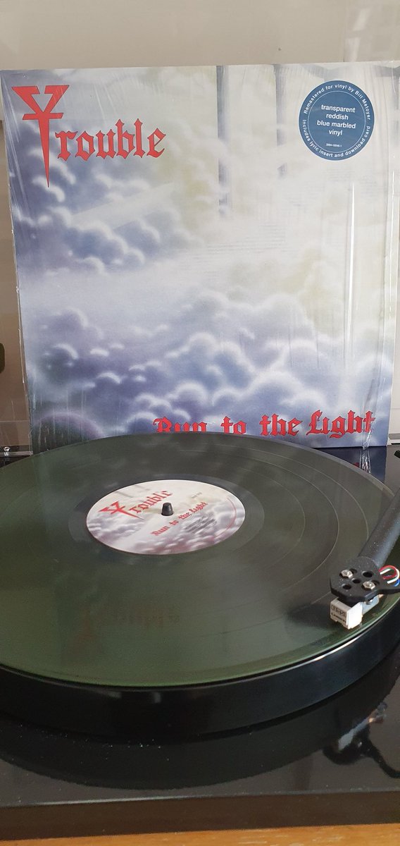 bigeuzi's tweet photo. #NowSpinning @troublemetal #RunToTheLight #DoomMetal #vinylcollection https://t.co/oz6tKCWfIE