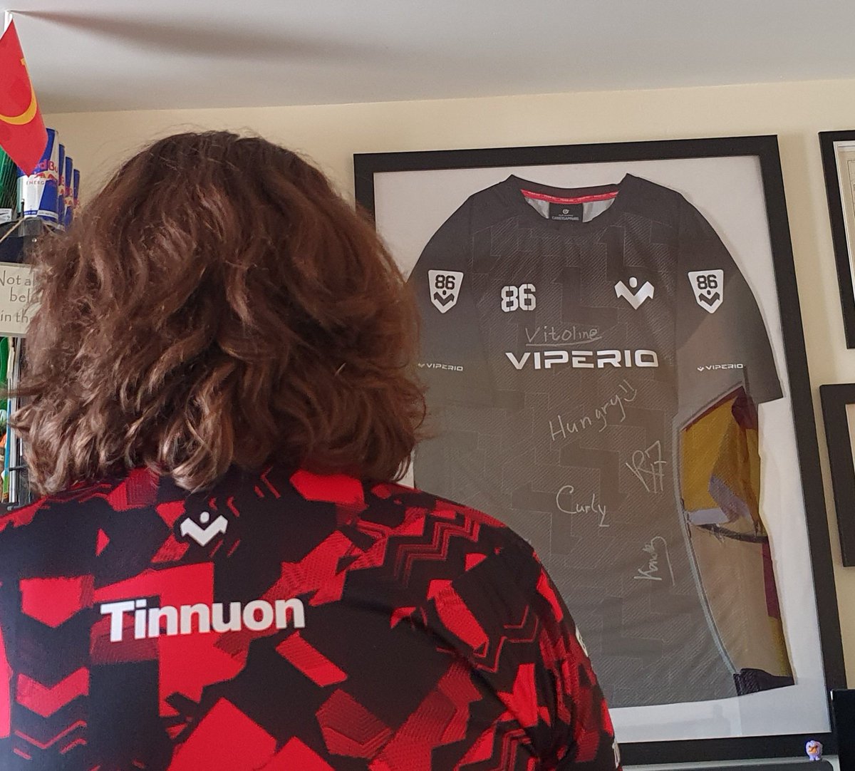 Tinnuon's tweet image. My @viperioesports shirt has arrived, along with some @ZOTAC_UK goodies 👀
Thanks again to Viperio, this is gonna be a staple of my summer outfits
#VIPWIN