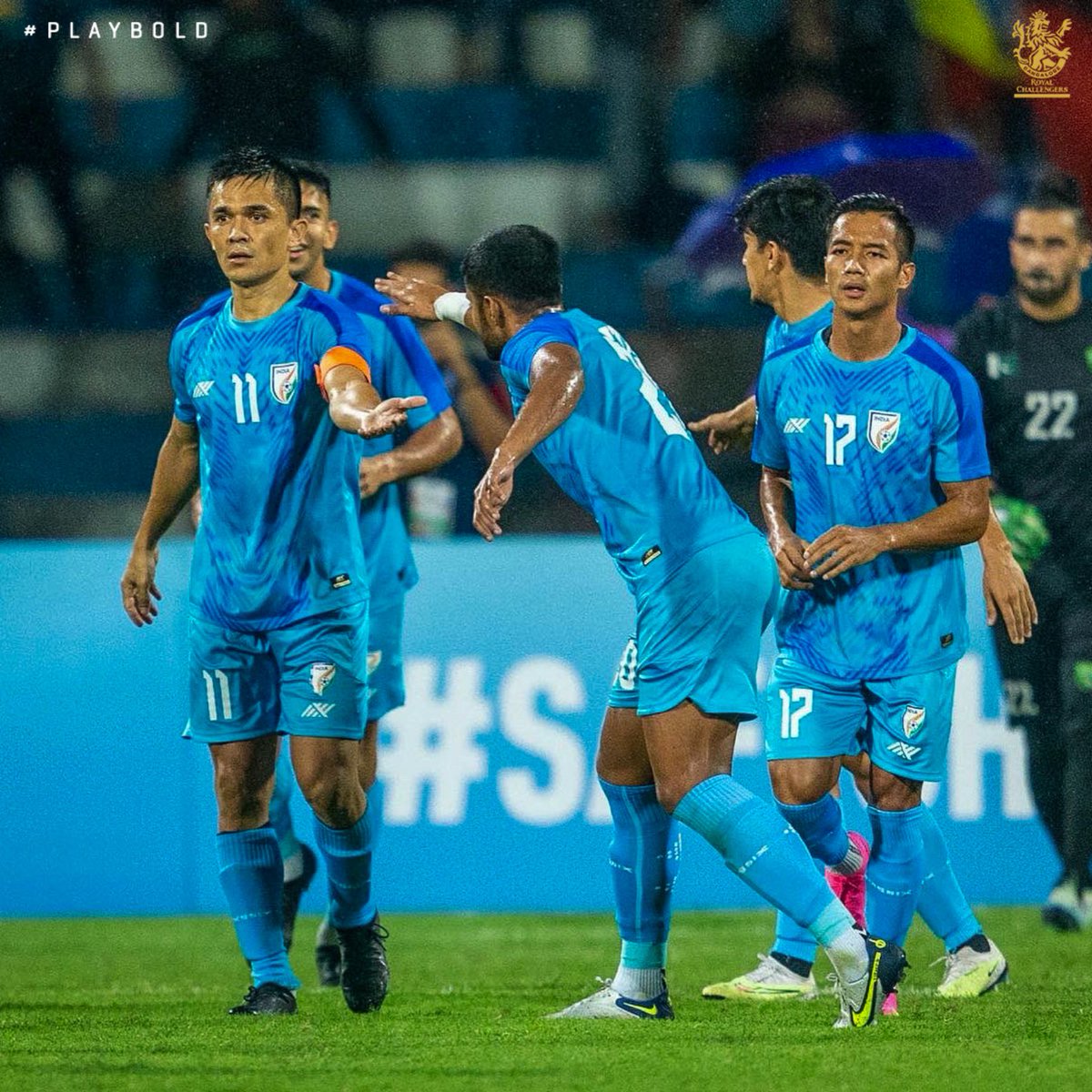 🇮🇳 4⃣ - 0⃣ 🇵🇰 
What. A. Win. 🔥

It was raining goals as @chetrisunil11 treated us to a hat-trick at the electric Sree Kanteerava Stadium in Namma Bengaluru! 🤩

Shoutout to Super Sub Udanta Singh for finding the back of the net as well! 🙌

📸: AIFF 

#PlayBold #TeamIndia…