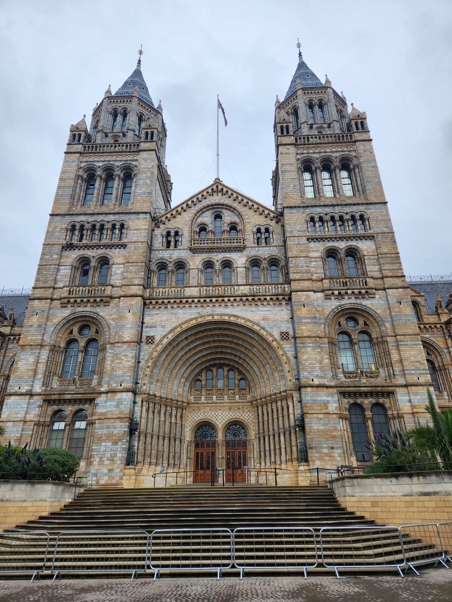 Chris_J_Law's tweet image. Finally made it to the @NHM_London after a 3 year delay!