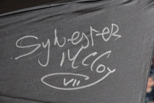 mandelasmf's tweet image. Ebay auction of Dr. Who umbrella signed and kindly donated by Sylvester McCoy, 7th Doctor, as fundraiser for the Mandela Glasgow statue and related education. Bids by 4.30pm Sat. 1st July at bit.ly/mandelaebay Please RT quickly. Our thanks to @4SylvesterMcCoy and his office.