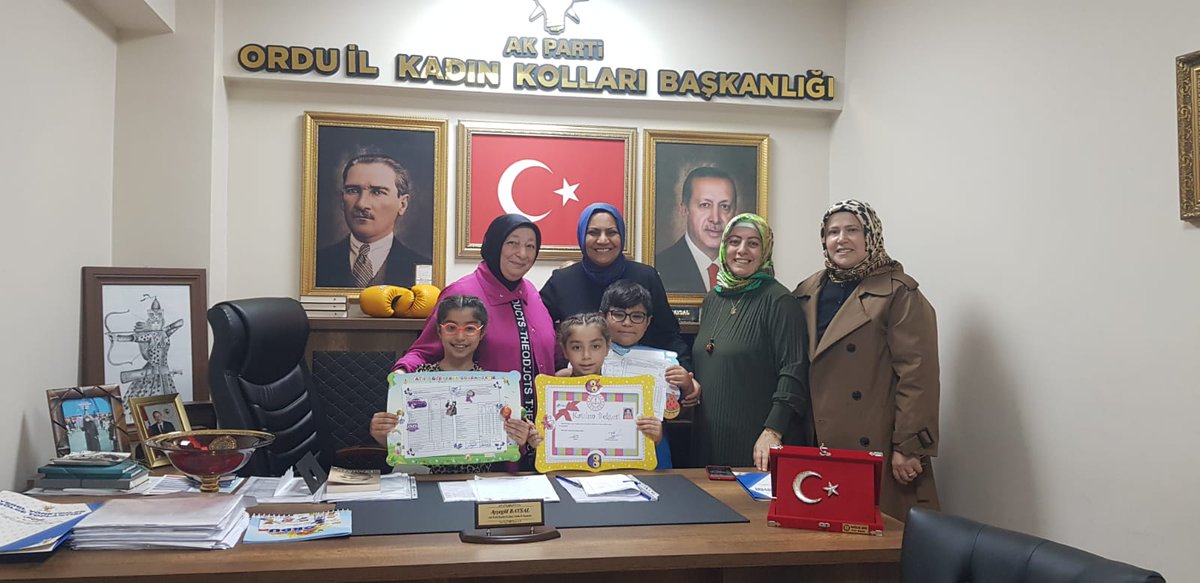 AKkadinordu's tweet photo. Güzel Karneler Sizden Hediyeler Bizden 🎊

Ak Parti İl Kadın Kolları Başkanlığımızda Kadın Kolları Başkanımız Sn. @aysglbysall ' ı karneleri ile  ziyarete gelen miniklerimiz karne hediyelerini aldılar

#TürkiyeYüzyılı Çocuklarına İyi Tatiller diliyoruz. 🥰 https://t.co/DAKDluiiW2
