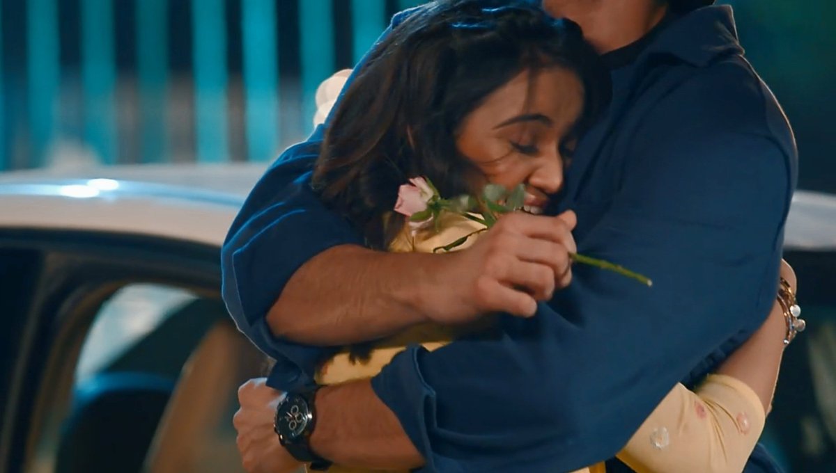 This hug though. 🥺

#AshiSingh | #SyedRazaAhmed | #MeetOnZee