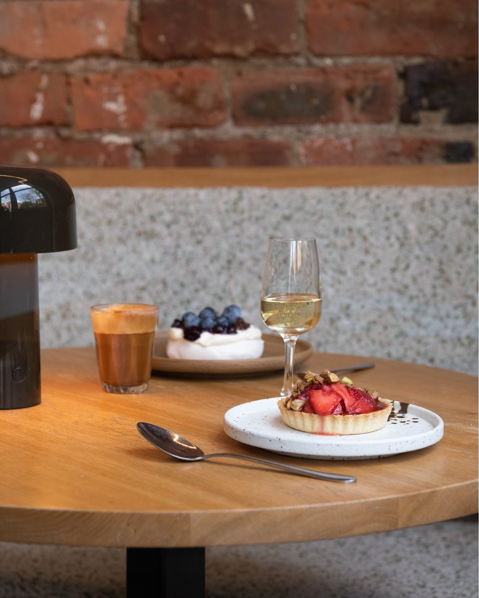 FINT_Leeds's tweet photo. Allow us to introduce two divine creations that will transport your taste buds to dessert paradise:

1. Passionfruit Chocolate Tart with Macerated Strawberries and Pistachio
2. Blueberry Pavlova

#EveningDessert #FINT #Leeds https://t.co/hql7dCmz9j