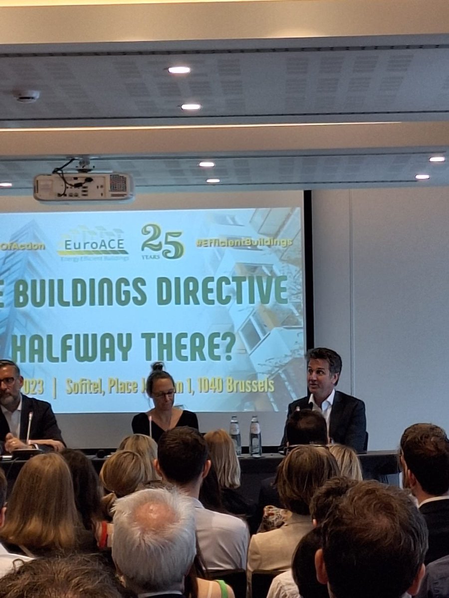 💬 @Ph_Delorme @SchneiderElec “On the #IEA EE conference, there is growing momentum to boost energy efficiency. 45 countries committed to increasing EE. But we nee accelerators such as the #EPBD and energy market reform.” #DecadeofAction #EfficientBuildings