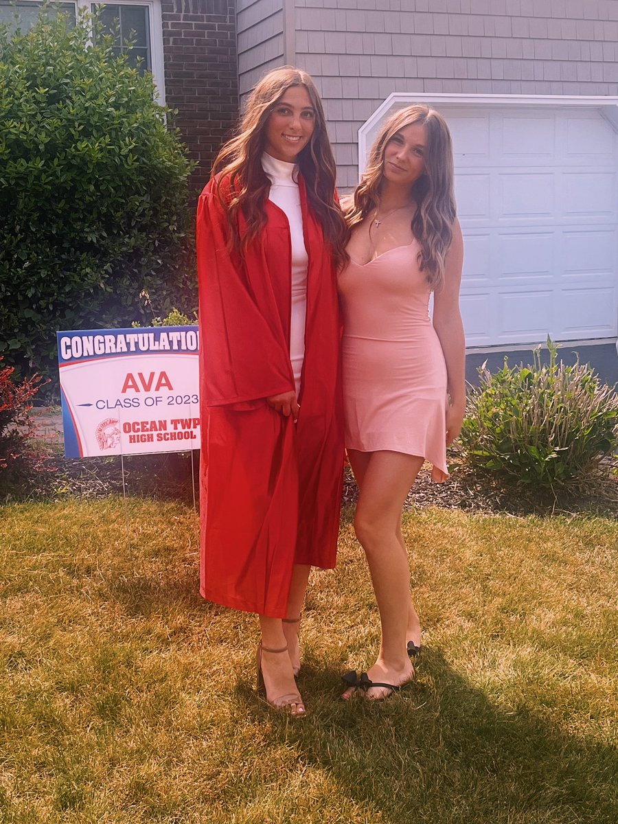 jillianscotto44's tweet photo. congratulations to my sister on graduating high school! thank you for being the biggest role model for me on and off the field. additionally, thank you for striving me to be better person. i can’t wait to see you accomplish anything you put your mind to. i love you so much!🎓🤍❤️ https://t.co/0cY52AkbH6
