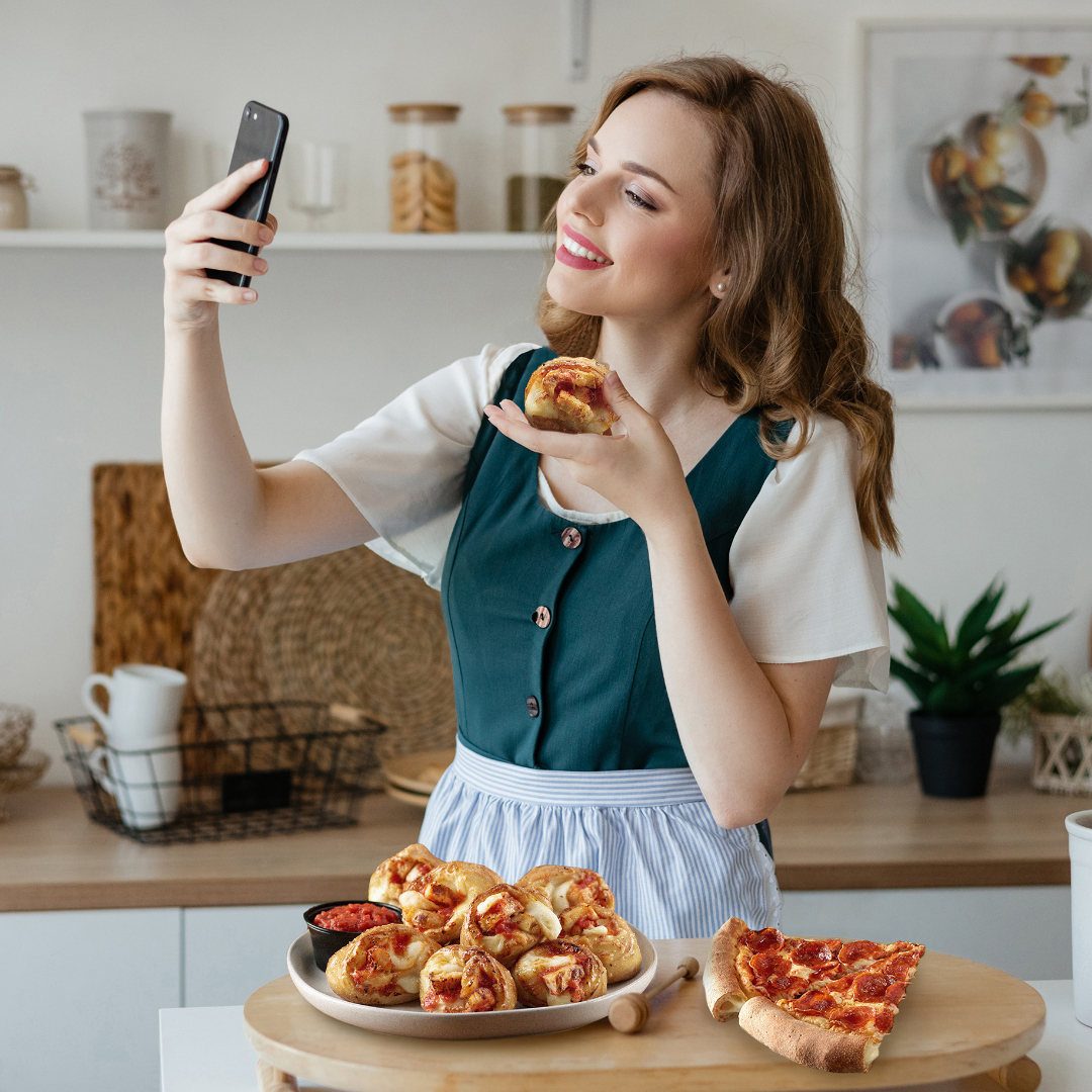 Papa Johns Canada on Twitter: "our selfie for #NationalSelfieDay 🍕🤳 https://t.co/gxrarg3GXY