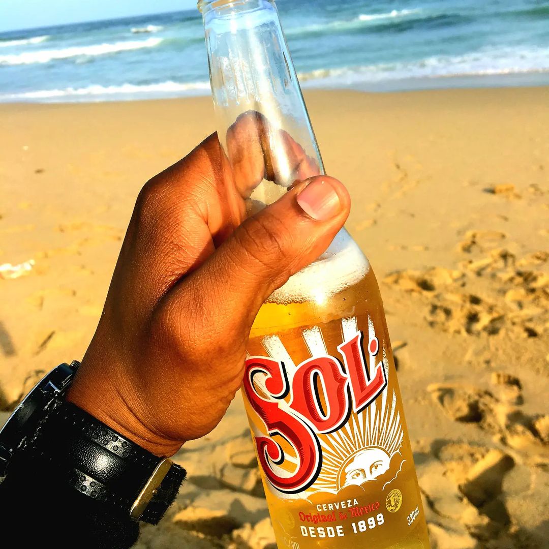 SolBeerUS's tweet image. Soak up some sun, and drink it too.   

📸: @aphatahangana