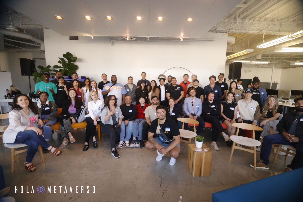 🚨 Late based recap. Hosted a @BuildOnBase 🔵 workshop in collaboration with @developer_dao 🤓 @holametaverso & @WeAreRazorfish during  #latechweek by @a16z  🧵