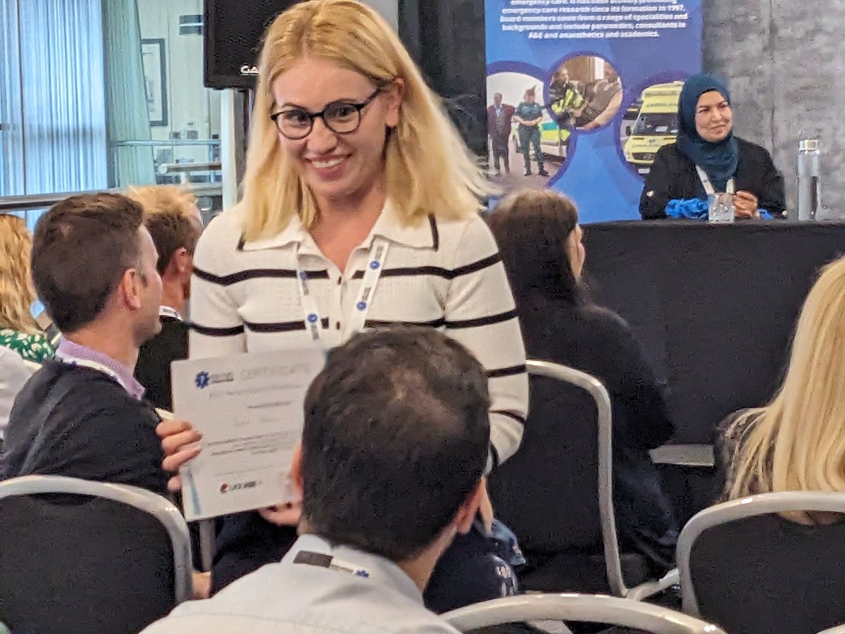 Congratulations Betul Yalcin on winning the best elevator prize for your #PhD study on ethnic differences on ambulance conveyance #999EMSRF2023 @999EMSRF @CaHRU_UoL @UoL_CSS @DrGrahamLaw @FfionCurtis