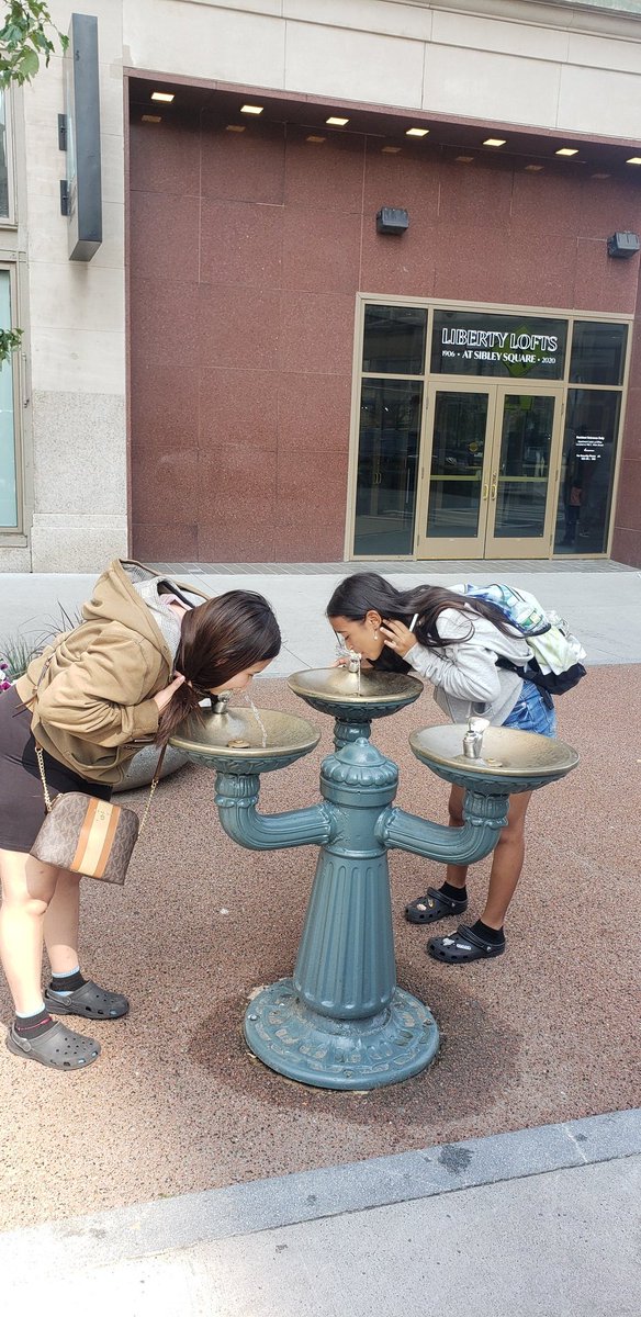 LDHarris01's tweet photo. Yesterday, the #12 School Water Benders and their teacher Mrs. Fox visited Midge Thomas and the outside faucet at Liberty Pole Way. They also received a signed copy of Silent Leader from Author Rodney  Brown.  
#silentleader 
#drfreddielthomas https://t.co/J07rRZKGKY
