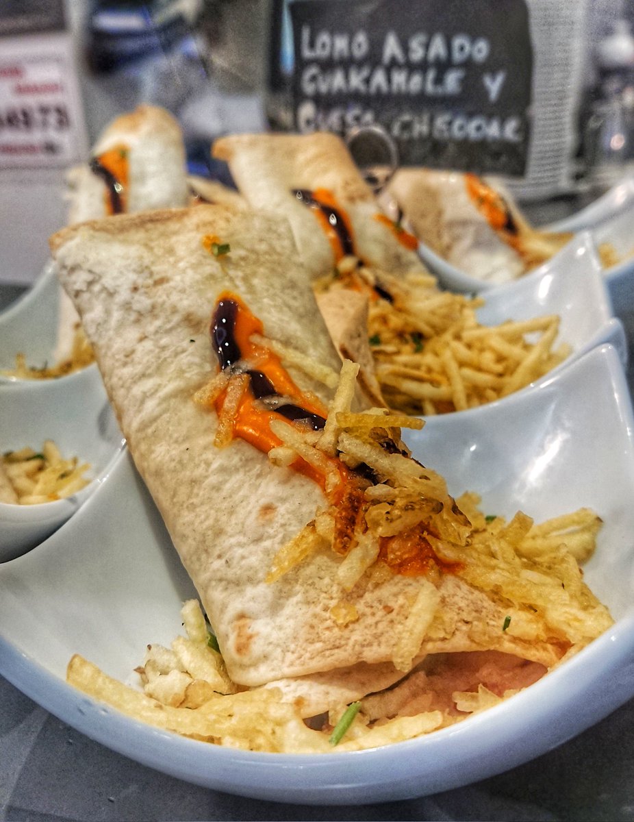 Gille_RM's tweet photo. Solomo eta guacamolez beteriko rollitoa
#Euskalherria #Basquecountry #Barakaldo #Rollito #Guacamole #Solomo #Txerrikia #Patatak https://t.co/61g4aB4ATr